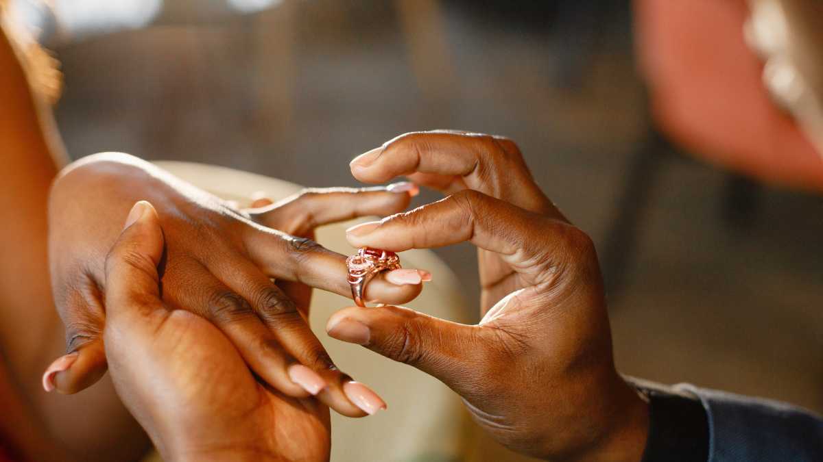 Como escolher um anel de noivado