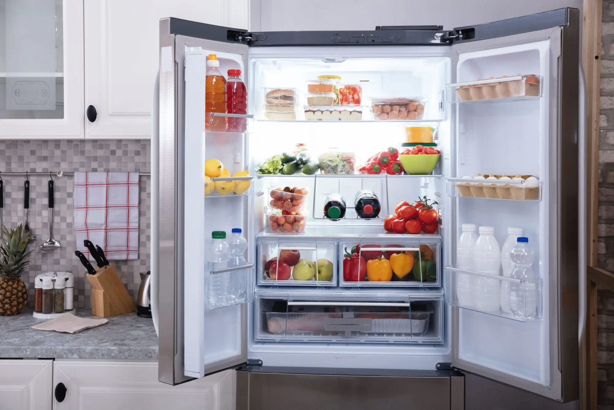 Aprenda como evitar esse equívoco e manter seus alimentos frescos na geladeira. Proteja sua saúde e economize energia seguindo essas dicas!
